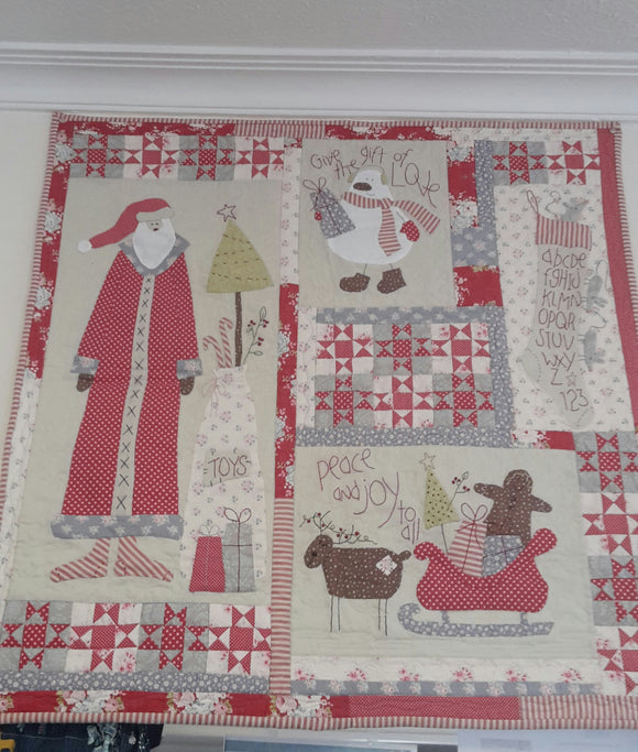 Christmas applique wall hanging quilt
